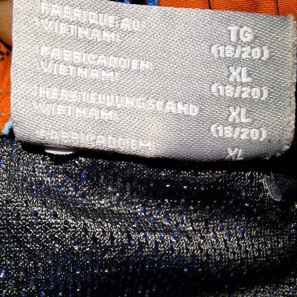 A pair of Columbia youth swim shorts in a size XL. Pre-loved in great condition - Picture 4 of 7